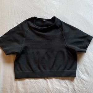 Alphalete r6 crop top